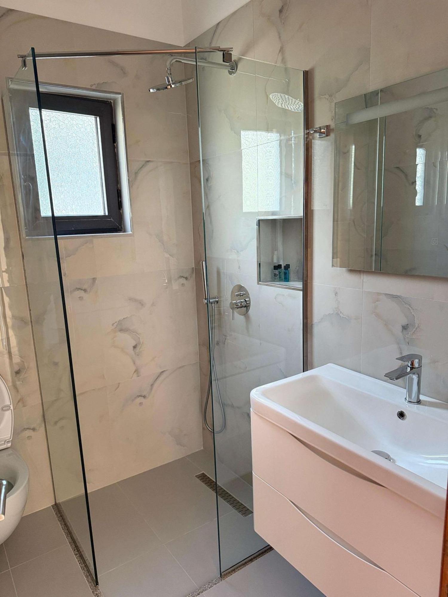 Vila Bilali Apartment Ksamil Ngoại thất bức ảnh
