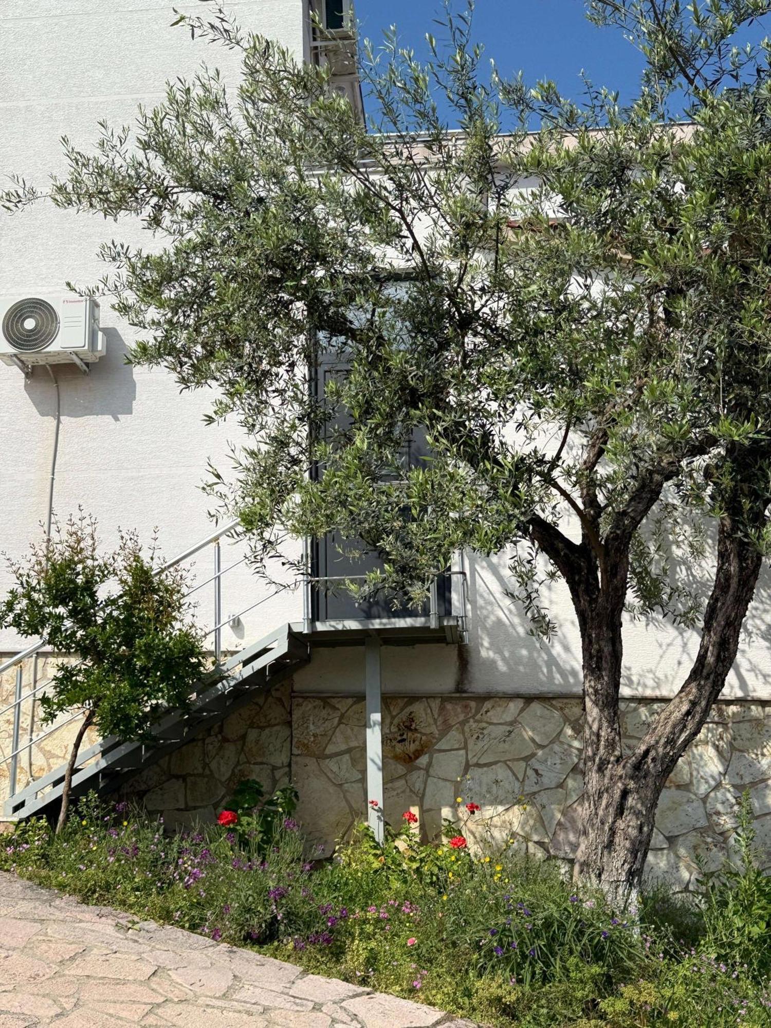 Vila Bilali Apartment Ksamil Ngoại thất bức ảnh